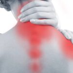 Aprenda a sequência de movimentos recomendada por fisioterapeutas para destravar a tensão cervical e melhorar a postura em poucos minutos