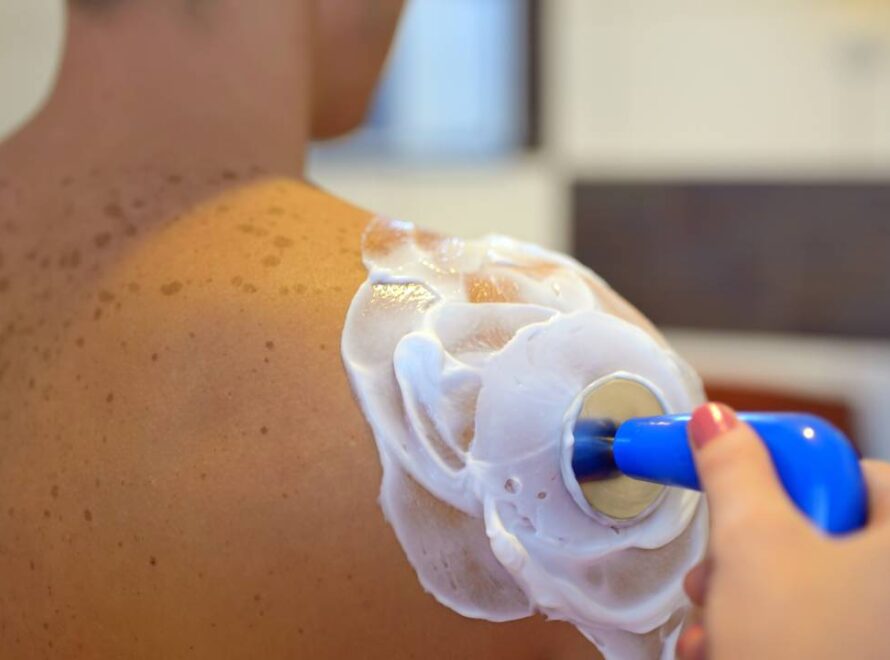 Sessão de tecarterapia em paciente