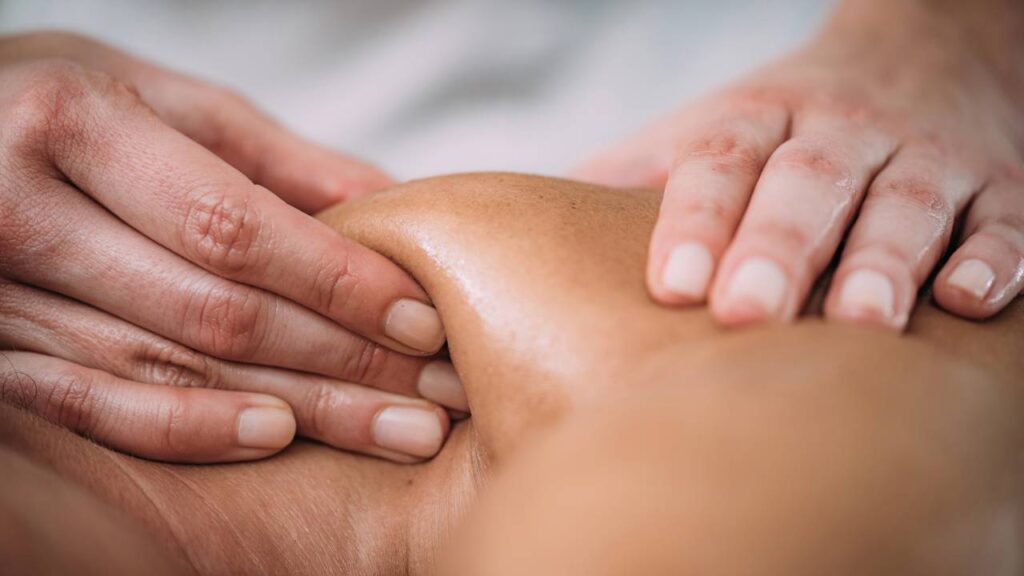 Massagem terapêutica em paciente
