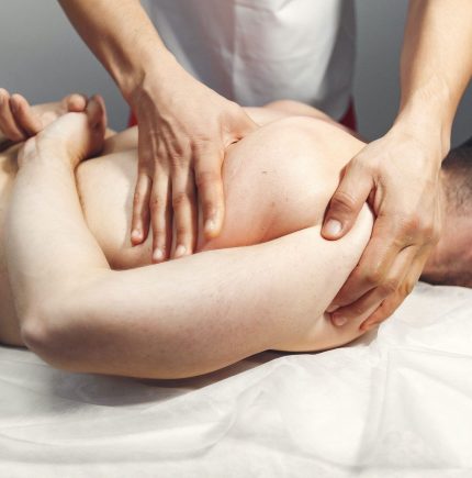 Massagem+Ayurvédica+costas+homem+-+Clínica+Avanttos